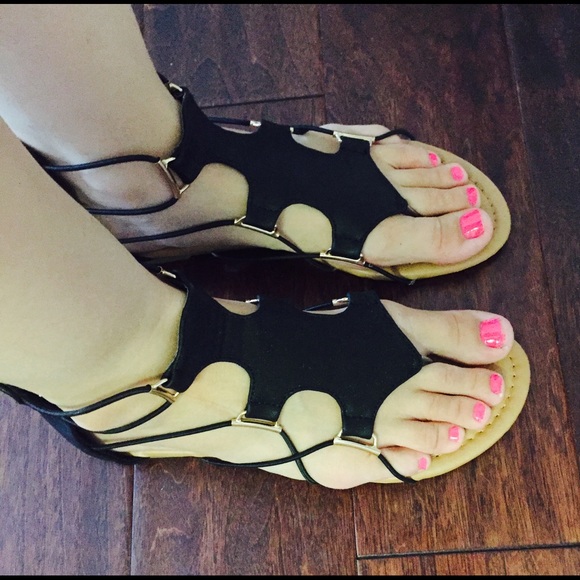 SALE๐Basic Black sandal - Picture 3 of 3