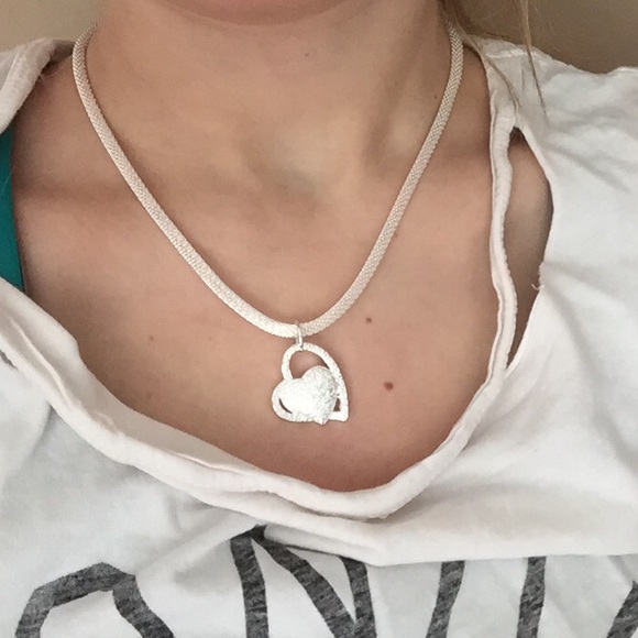 Silver heart pendant necklace - Picture 3 of 4