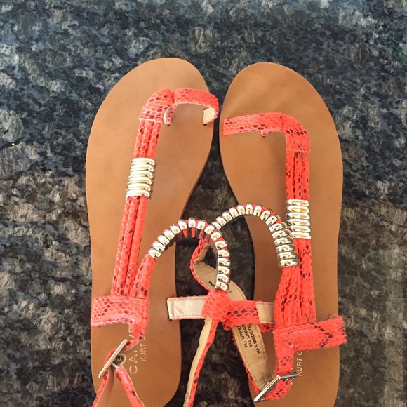 🚫SOLD🚫Coral Thong Sandals - Picture 2 of 3