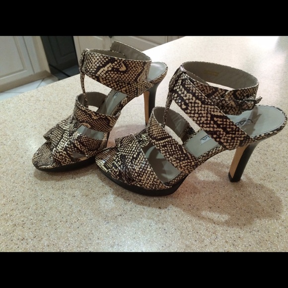 Shoe - Picture 2 of 4