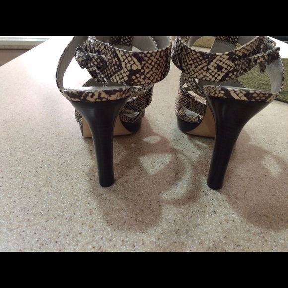 Shoe - Picture 3 of 4