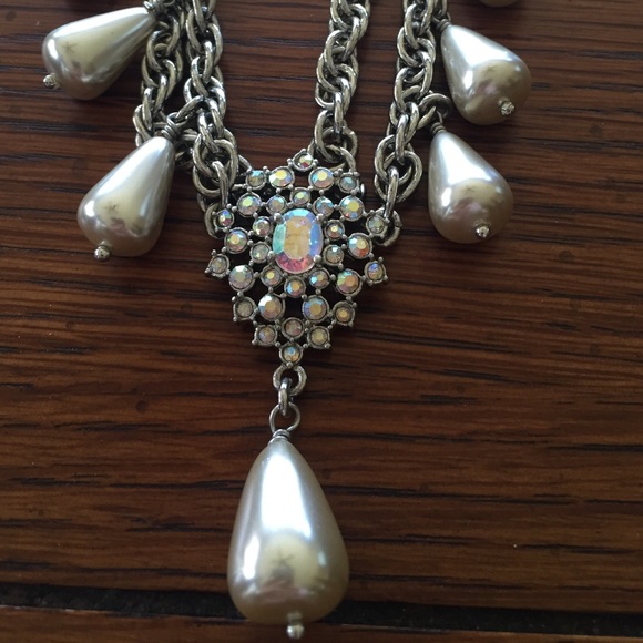 Ann Taylor Long Necklace Crystal & Pearls NWOT❣ - Picture 3 of 3