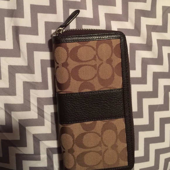 Authentic Coach wallet - Picture 3 of 4