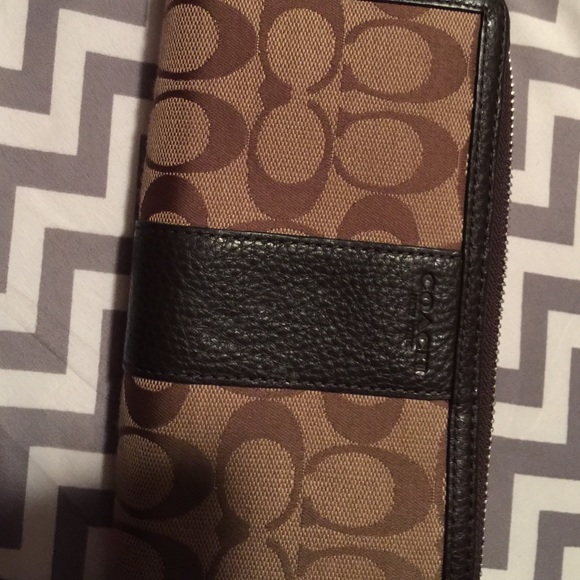 Authentic Coach wallet - Picture 4 of 4