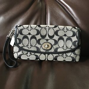 💯% Authentic Coach Wristlet
