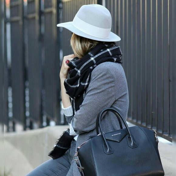 Accessories | Black plaid blanket scarf - Picture 2 of 4