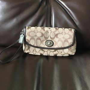 🎉💯% Authentic Coach Wristlet