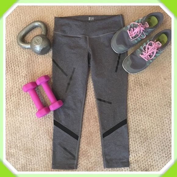 lululemon athletica Pants - Splits 59 Yoga Capri Pants
