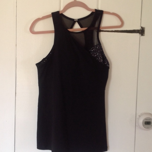 Run top. Built in bra