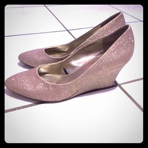 Gorgeous gold glitter wedges closed toe wedding