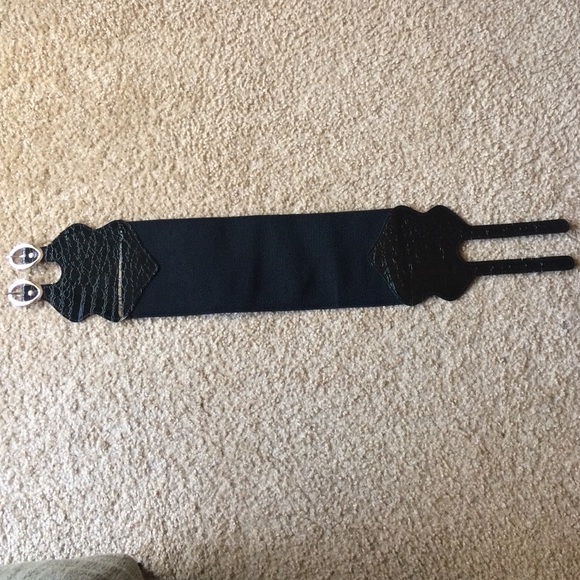 Thick black belt.