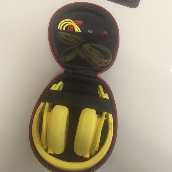 Beats By Dre Mixrs