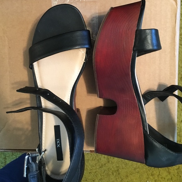 Flatform Shoes - Picture 2 of 2