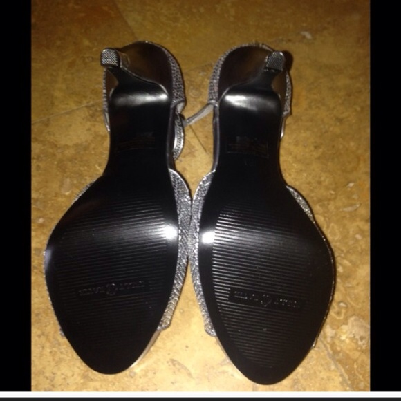 Silver sequin pumps heels with ankle strap sexy !! - Picture 3 of 4