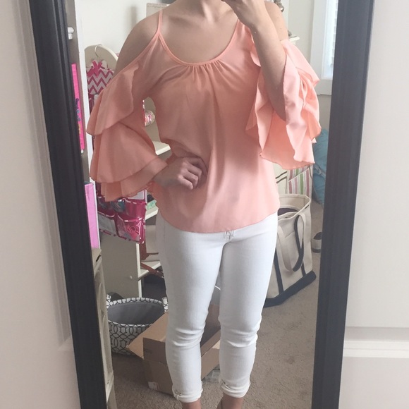 Soft peach Francesca's top NWOT