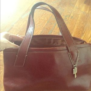 VGUC Fossil genuine leather handbag.
