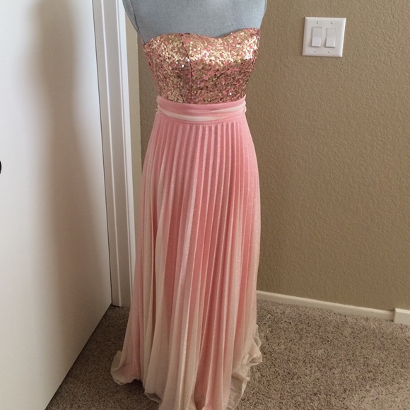 Stunning Coral Gold Sequin Formal Dress: Medium