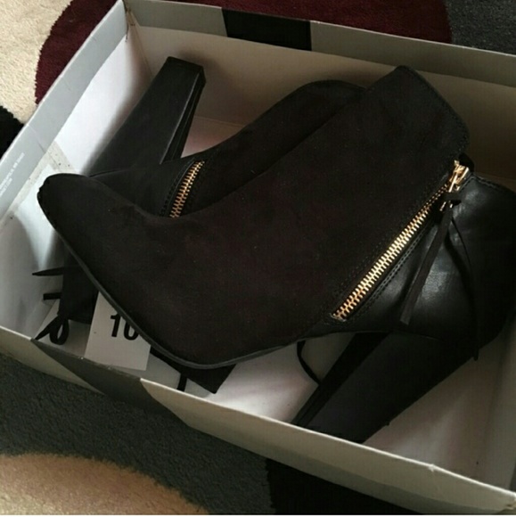 Iso Target Black Mossimo boots. Please tag me - Picture 1 of 1