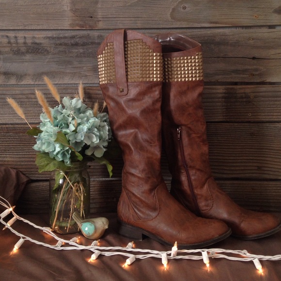 🎉FINAL PRICE🎉 gold studded tall boots 💖