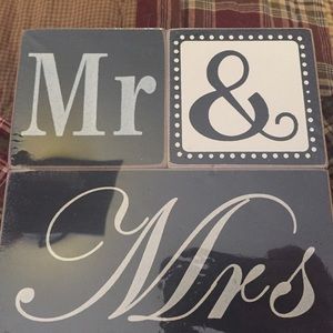 NWT Mr & Mrs decorative blocks