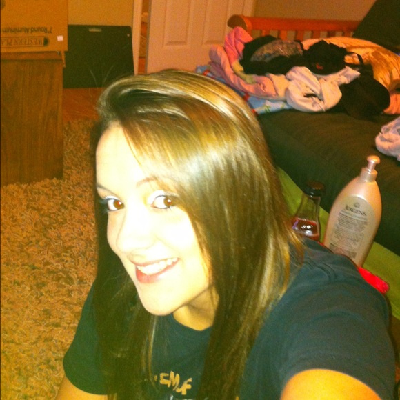 Meet your Posher, Halie - Picture 1 of 1