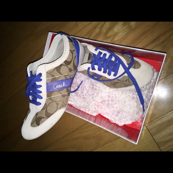 Tennis sneakers