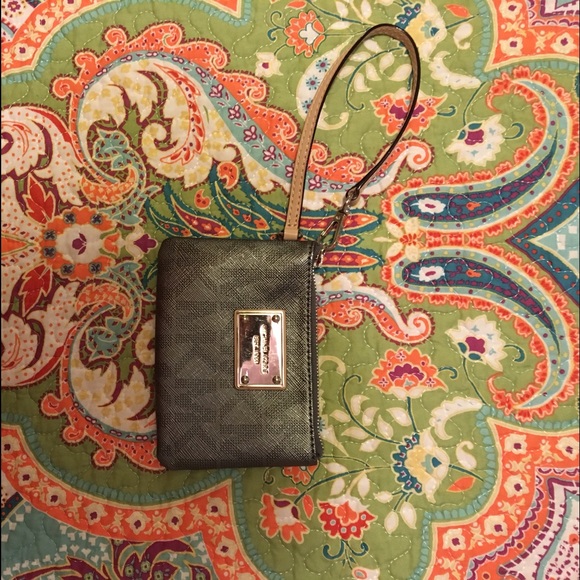 AUTHENTIC MICHAEL KORS WRISTLET/WALLET