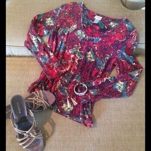 Chico's V neck Red Top Sz 1