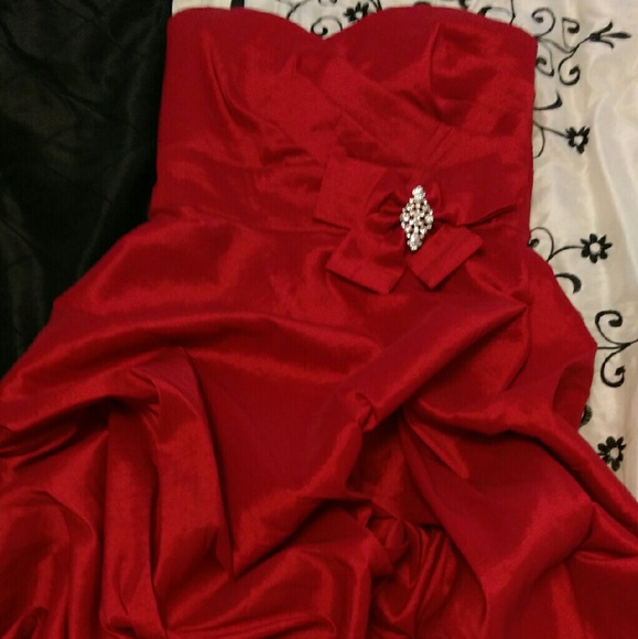 SOLD beautiful red dress - Picture 2 of 4
