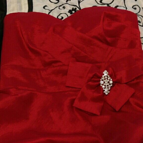 SOLD beautiful red dress - Picture 3 of 4