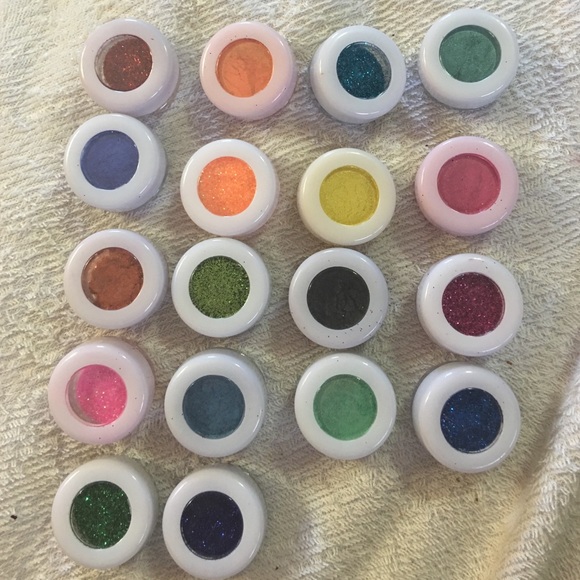 Loose eyeshadow glitters