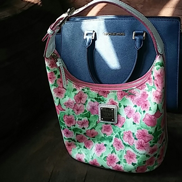 Authentic dooney and bourke bucket purse