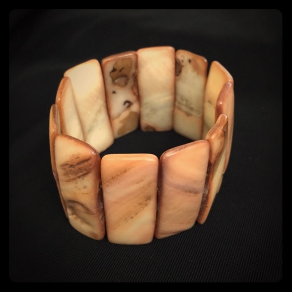 Vintage Stretch Shell Bracelet