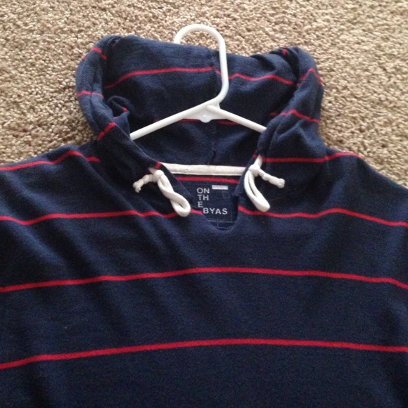 A jacket - Picture 2 of 3