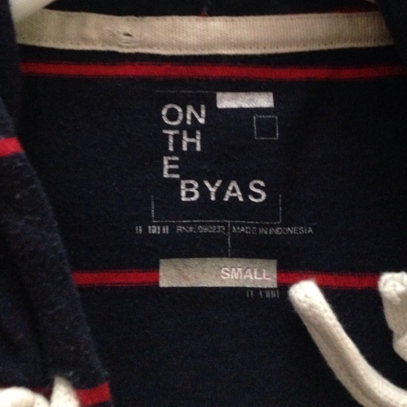 A jacket - Picture 3 of 3