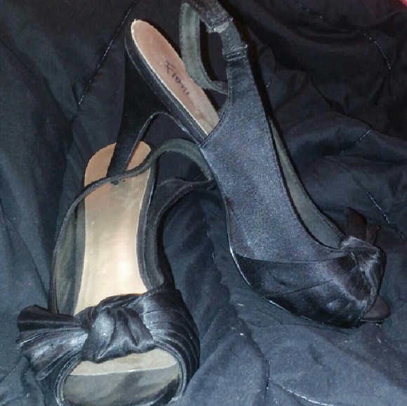 Black Knot High Heels