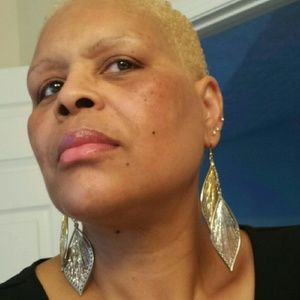 Meet your Posher, Roxanne