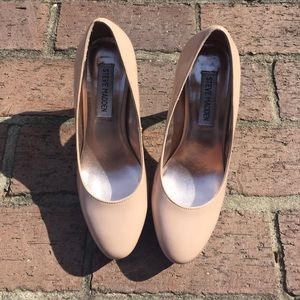 Nude Steve Madden pumps
