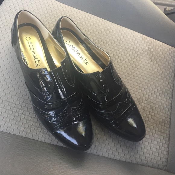 Black patent Oxford style flats