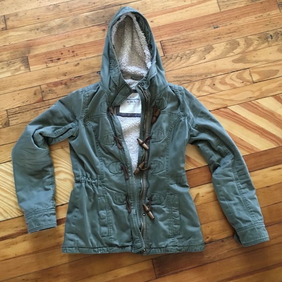 Abercrombie medium weight coat
