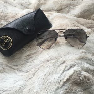 Rayban classic aviators. "Aviator Large Metal"