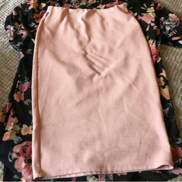 ⚡ Flash Sale ⚡ Blush colored pencil skirt - Picture 1 of 2