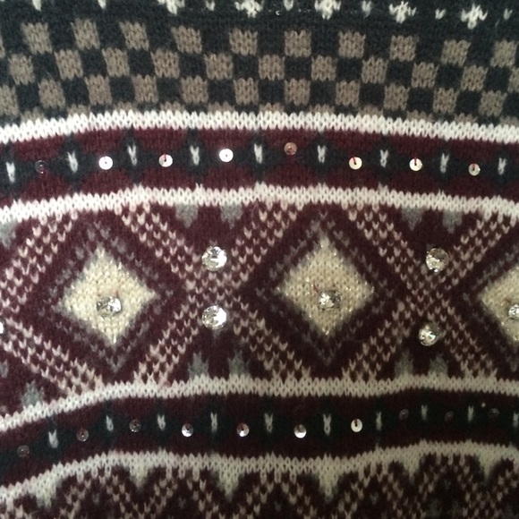 Maroon patterned sweater - Picture 3 of 4