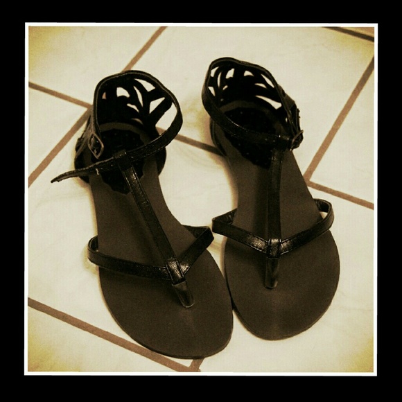 Forever 21 Black Emboss Open-Cut Sandals