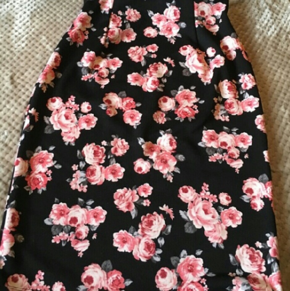 Florals are back! - Picture 2 of 3