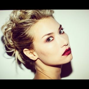 Meet your Posher, Marie