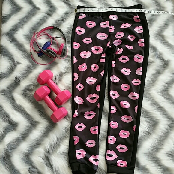 💋Blow me a Kiss💋 joggers NWOT - Picture 4 of 4