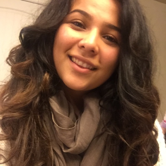 Meet your Posher, Paola