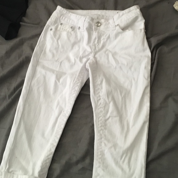 rue 21 white capris!