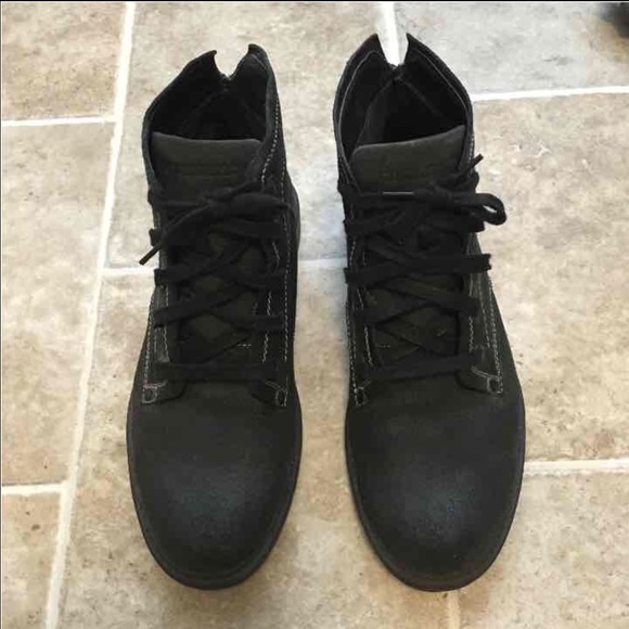 Skechers suede boots for men only wore 3 times